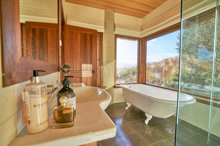Bathroom 3, Cabot Lodge, Southland
