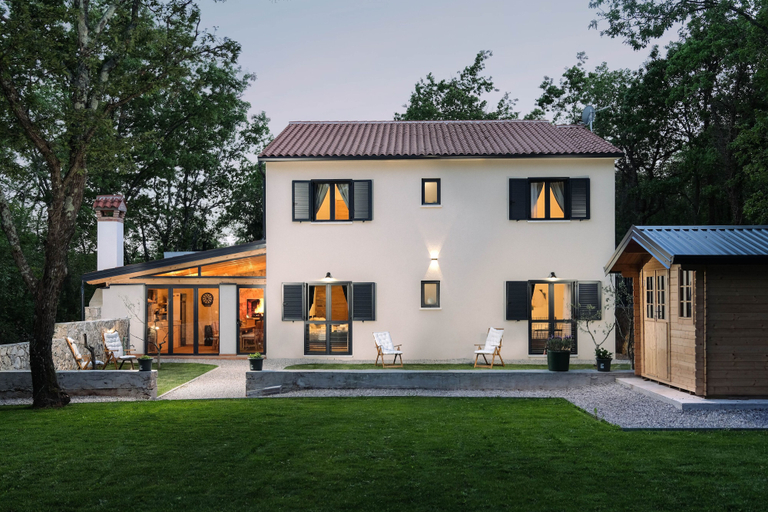 Exterior & Views