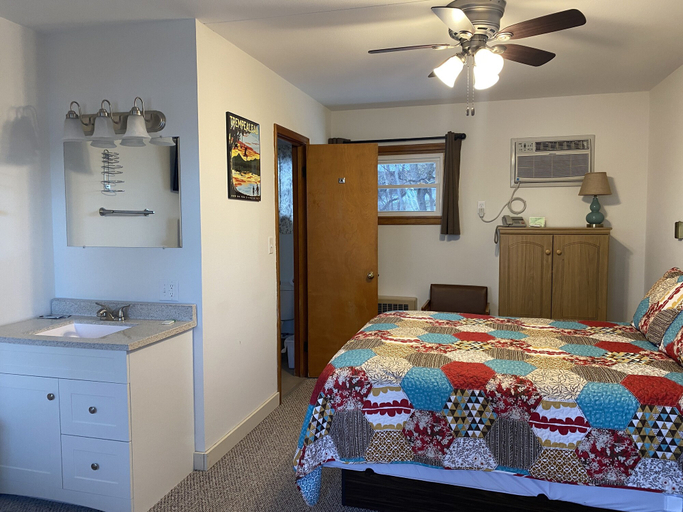 Bedroom 2, Little Bluff Inn, Trempealeau