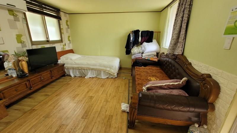 Bedroom 2, Yeongwol Donggang Star Pension, Yeongwol