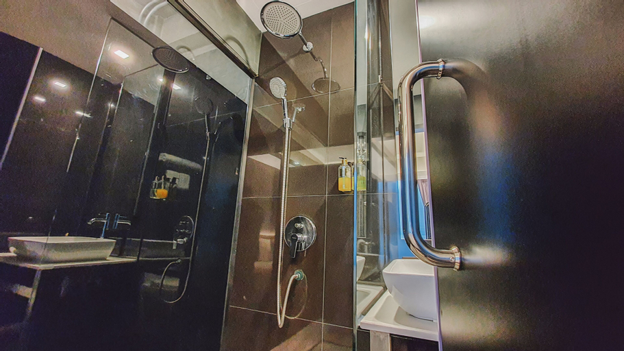 Bathroom 19