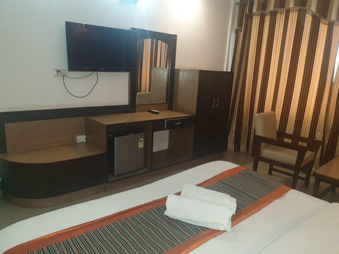 Bedroom 2, Hotel Dolphin katra, Reasi