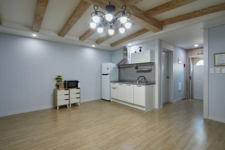 5, Taean Mongsan Pension, Taean