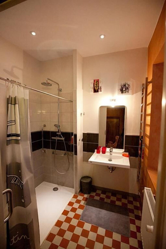 Bathroom 5, Manoir d'Orbe, Maine-et-Loire