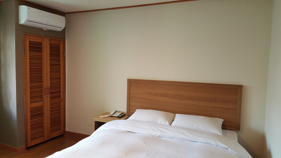 Bedroom 4, Diamond Hotel, Jeju