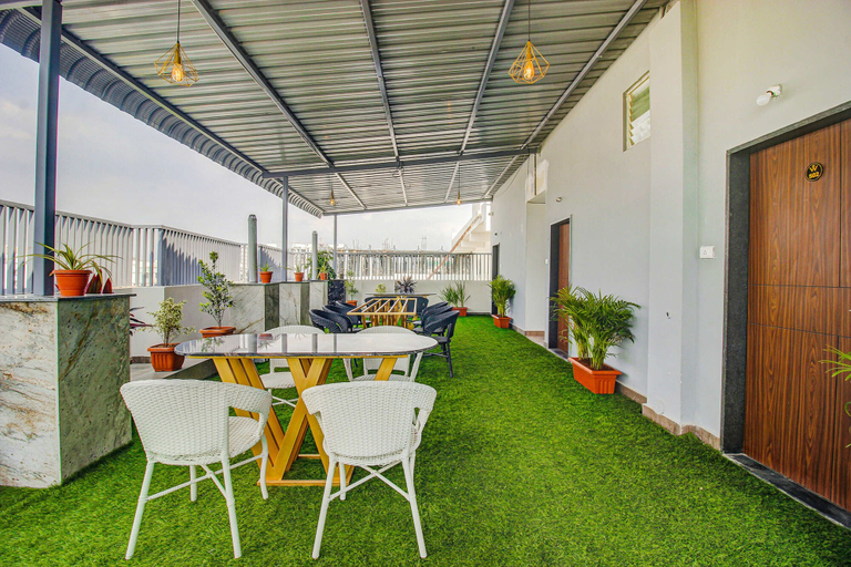 Food & Drinks 3, Via Dark Inn - Nr Golkonda Fort, Hyderabad
