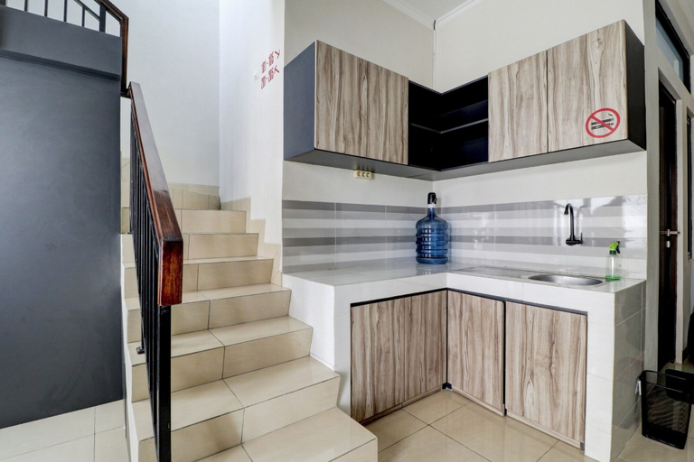 Others 5, OYO 90215 Ada Residence, Karawang