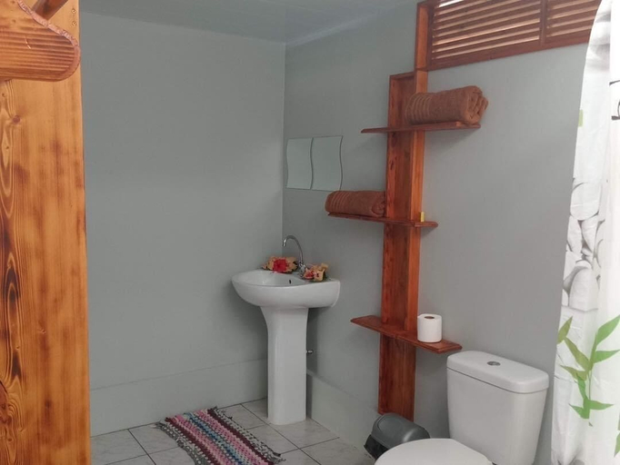 Bathroom 5, MOOREA VAIARE LODGE