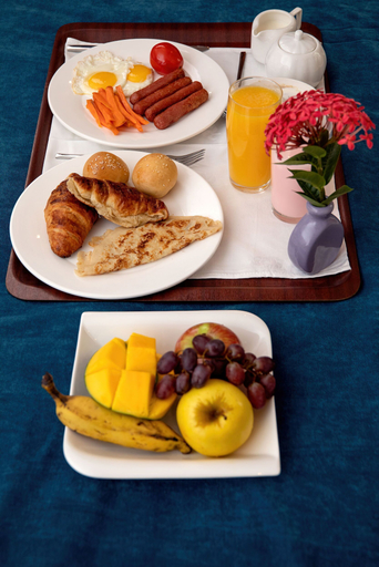 Food & Drinks 5, Alexander Palace Hotel Apartment, Tema