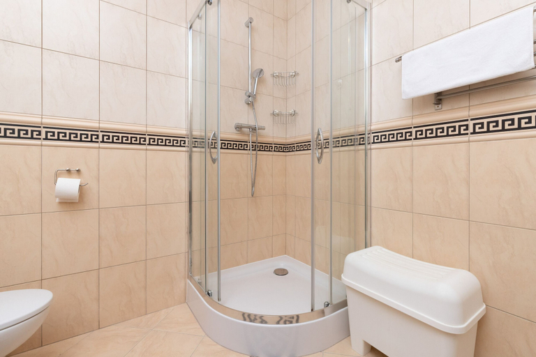 Bathroom 2, Spacious Family Apartment by Renters, Gdańsk City