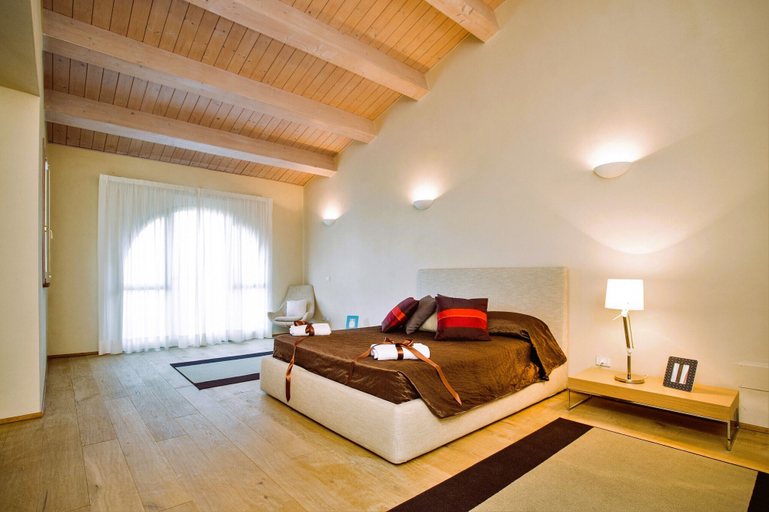 Bedroom 2, Luxury Apartment in Siena Resort, Siena