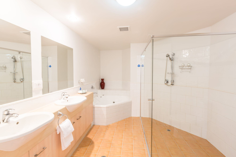 Bedroom 4, Hope Harbour Hotel, Gold Coast