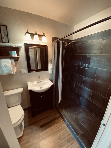 Bathroom 3, Squirrel Tree Resort Leavenworth WA, Chelan