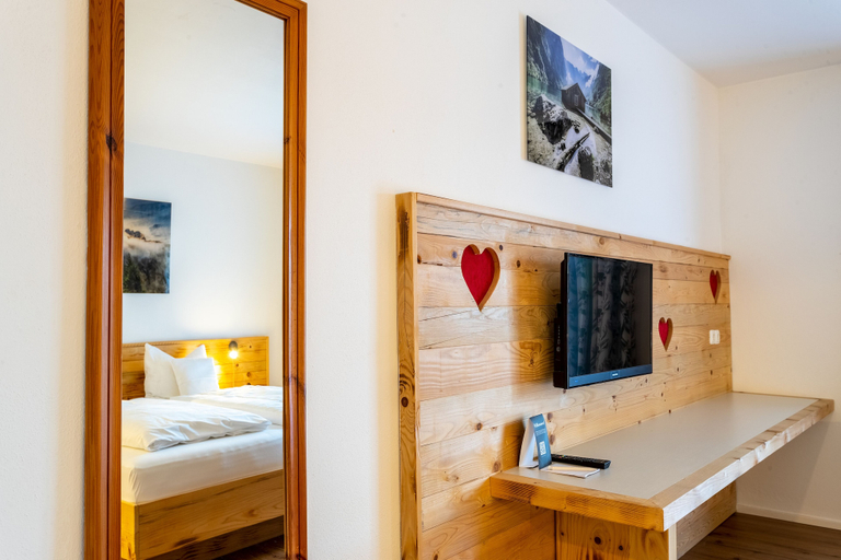Bedroom 3, Das Bergmayr - Chiemgauer Alpenhotel, Traunstein