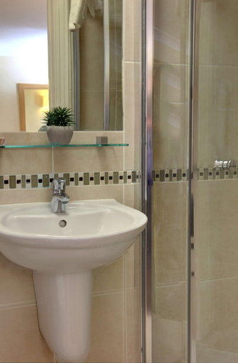 Bathroom 3, Best Western London Highbury, London
