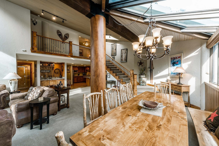 Food & Drinks 5, Silver King by All Seasons Resort Lodging, Summit