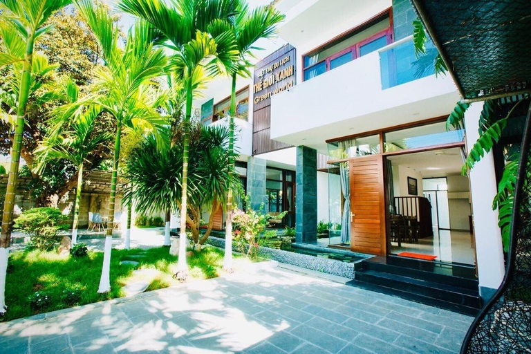 Exterior & Views