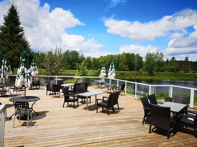 Food & Drinks, Pinestone Resort & Conference Centre, Haliburton