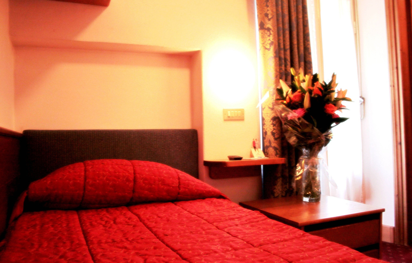 Bedroom 2, Hotel Majoni, Belluno