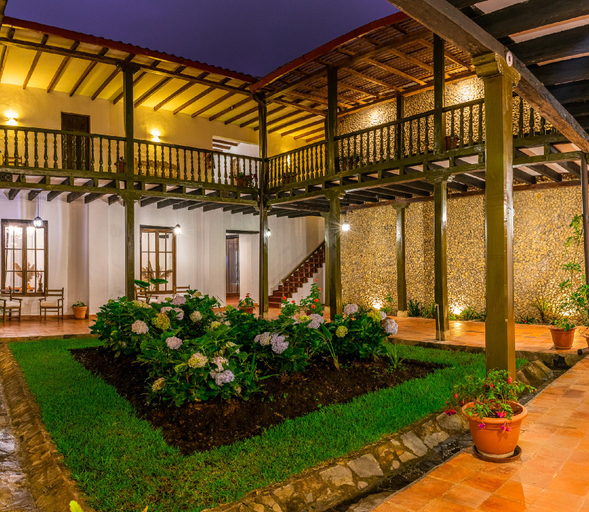 Exterior & Views