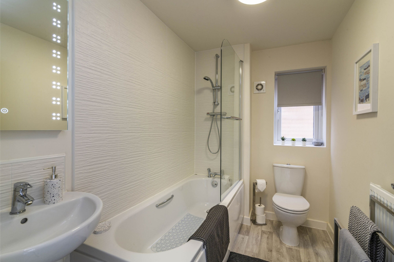 Bathroom 4, Blackstone Walk, Nottingham