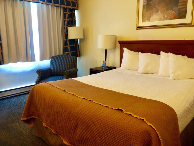 Bedroom 3, Travelodge by Wyndham Ottawa East, Ottawa