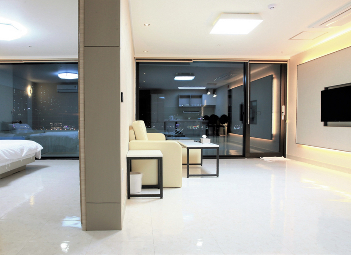 Yeosu Yong Beach Hostel Pension, Yeosu