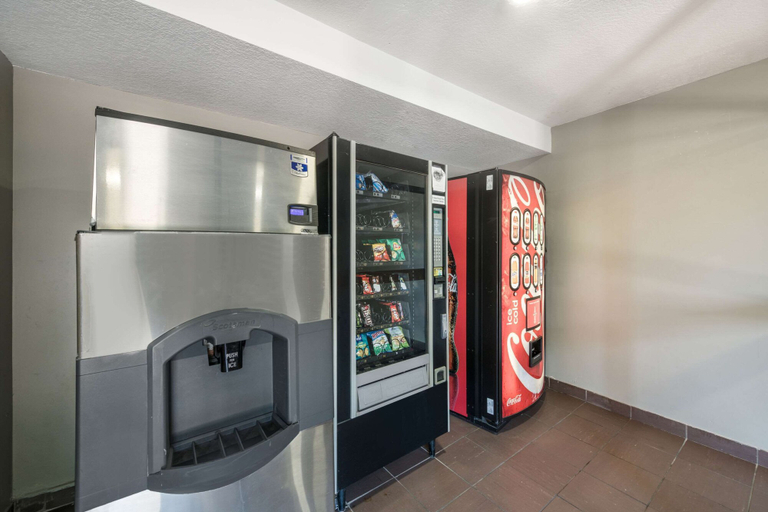 Food & Drinks 5, Sleep Inn & Suites Chesapeake - Portsmouth, Chesapeake