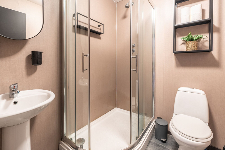Bathroom, Woodbury 2-4, Lancashire