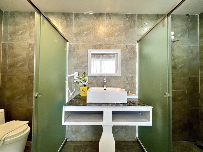 Bathroom 5, Terravia Hotel, Sa Pa