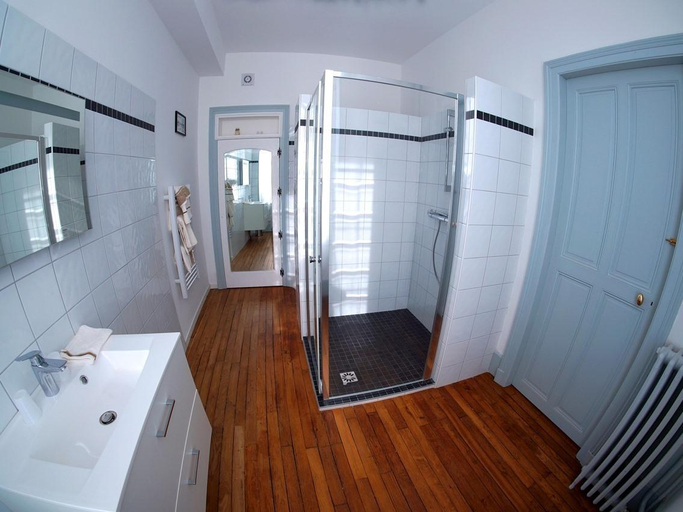 Bathroom, La Maison D'hôtes de Toucy, Yonne