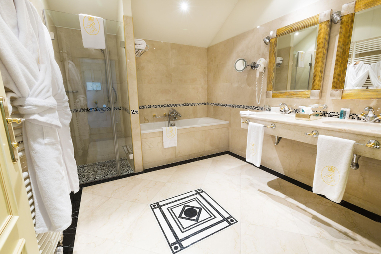 Bathroom 4, Luxury Family Hotel Royal Palace, Praha 6