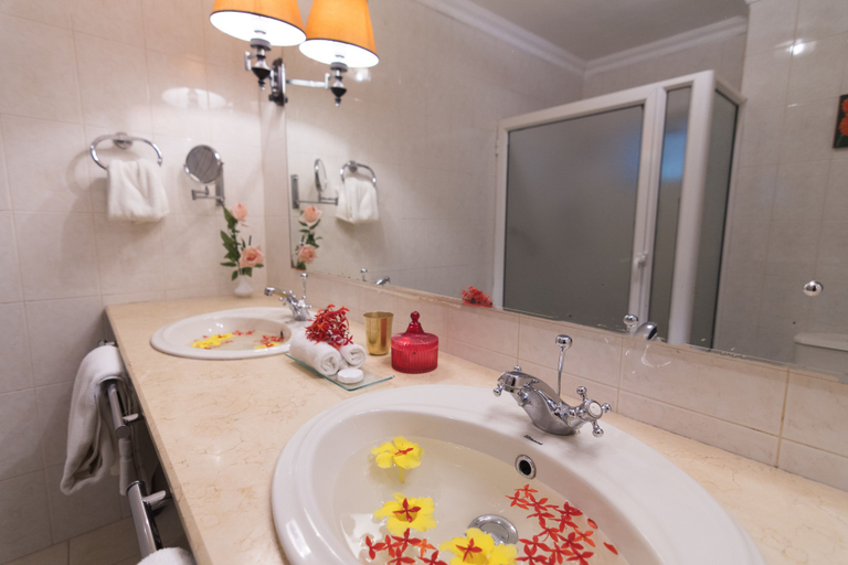 Bathroom 3, Hibiscus Boutique Hotel