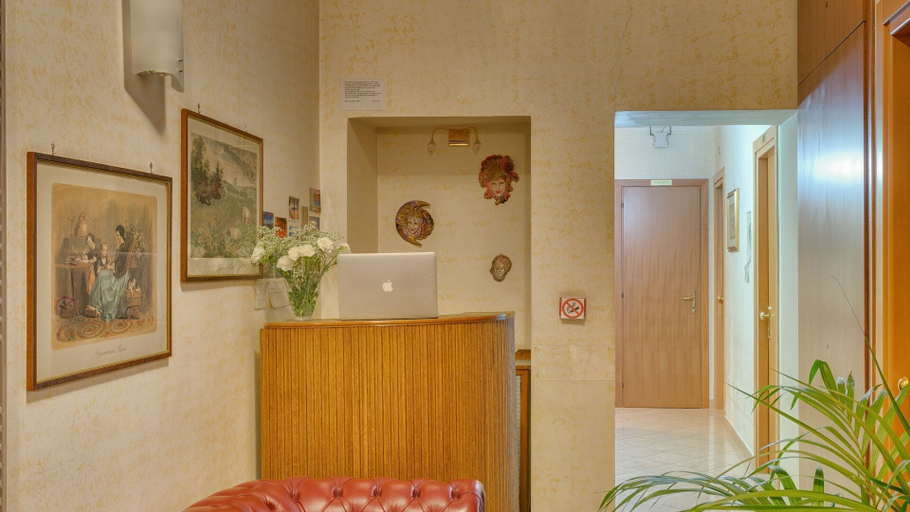 Others 4, Hotel Washington, Roma