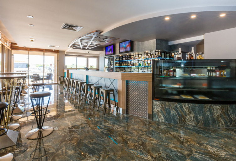 Food & Drinks 5, Hope Harbour Hotel, Gold Coast