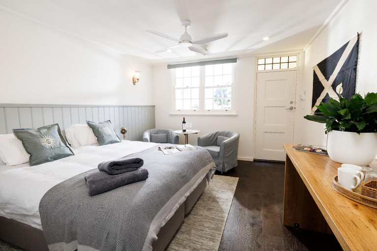 Bedroom 2, Richmond Inn, Hawkesbury
