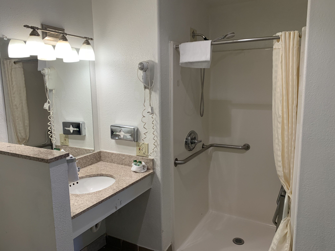 Bathroom 4, Gilroy Inn, Santa Clara
