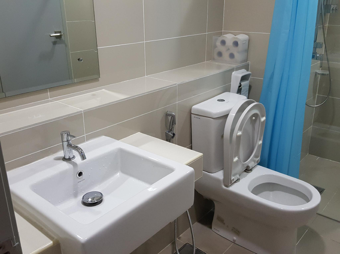 Bathroom 2, JY Home New and Modern Condo @ Sutera Avenue, Kota Kinabalu