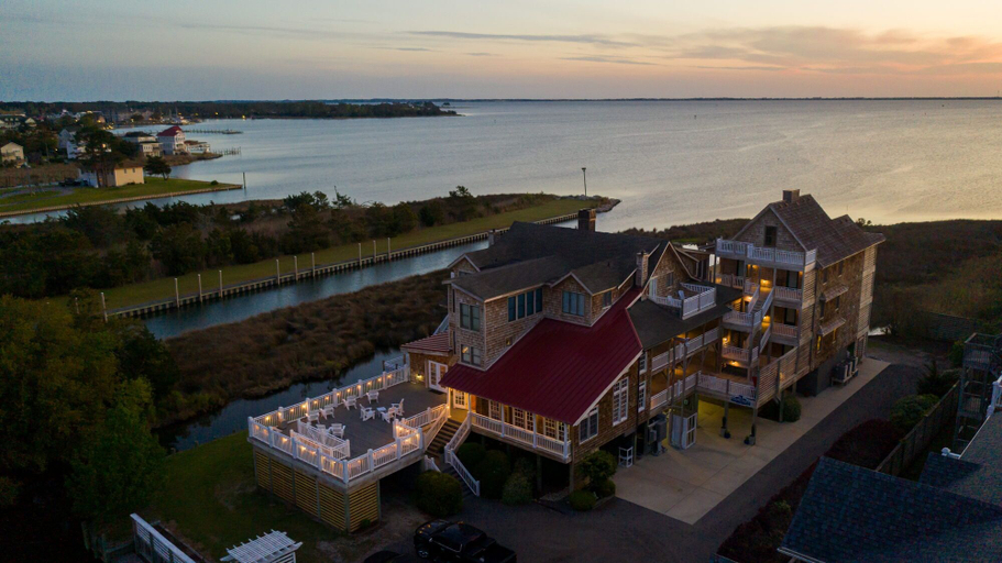 Exterior & Views 2, The Burrus House Inn Waterfront Suites, Dare