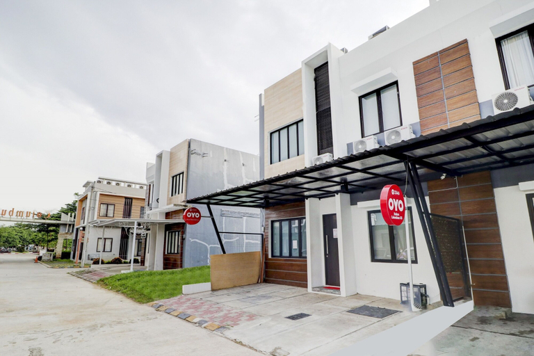 Exterior & Views 1, OYO 90215 Ada Residence, Karawang