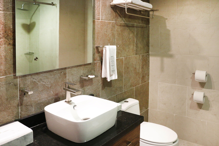 Bathroom 4, Gamma Mazatlán The Inn Centro Histórico, Mazatlán