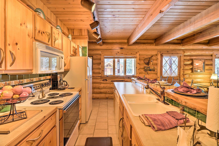 Food & Drinks 5, Cozy Glacier Park Log Cabin - 'best in the West!', Flathead