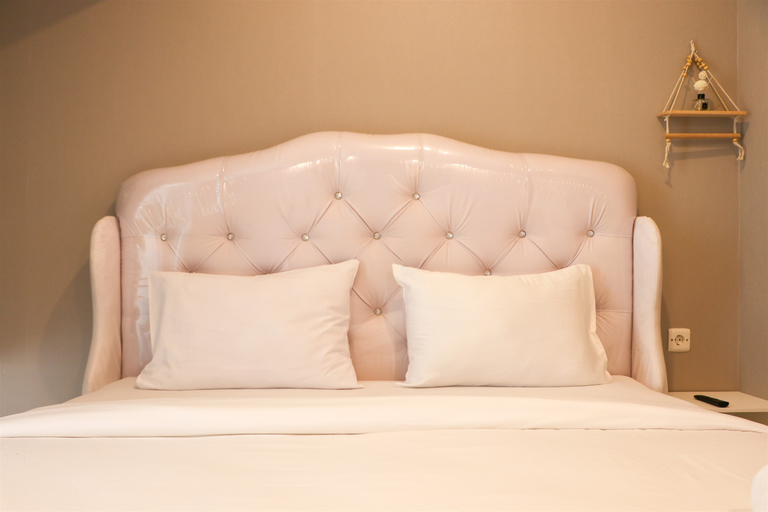 Bedroom 2, Restful and Simply Studio Tokyo Riverside PIK 2 Apartment By Travelio, Tangerang