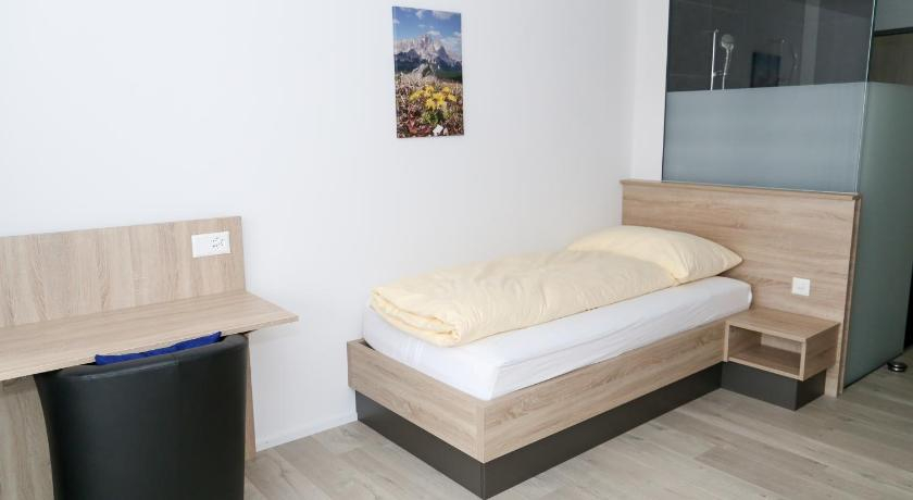 Bedroom 3, Hotel Traube Garni, Aarau
