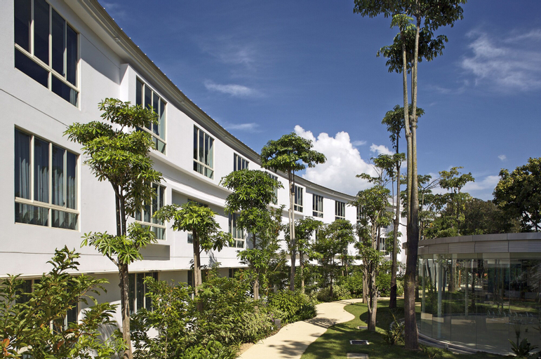 Exterior & Views 24