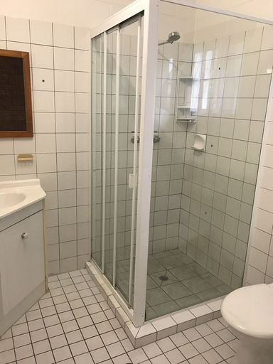 Bathroom 3, Tramway Motel, Sarina