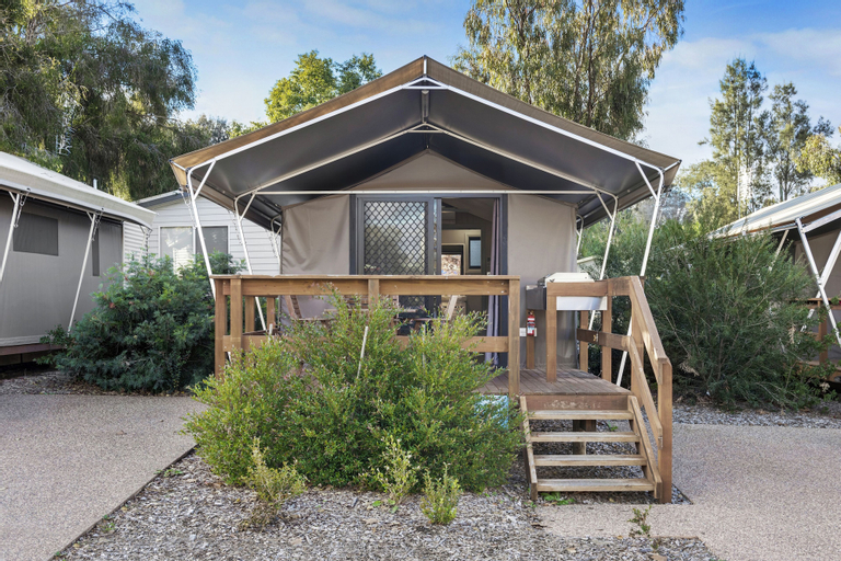 Exterior 6