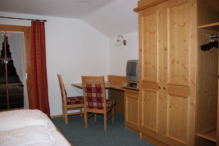 Bedroom 2, Gasthaus Aiplspitz, Miesbach