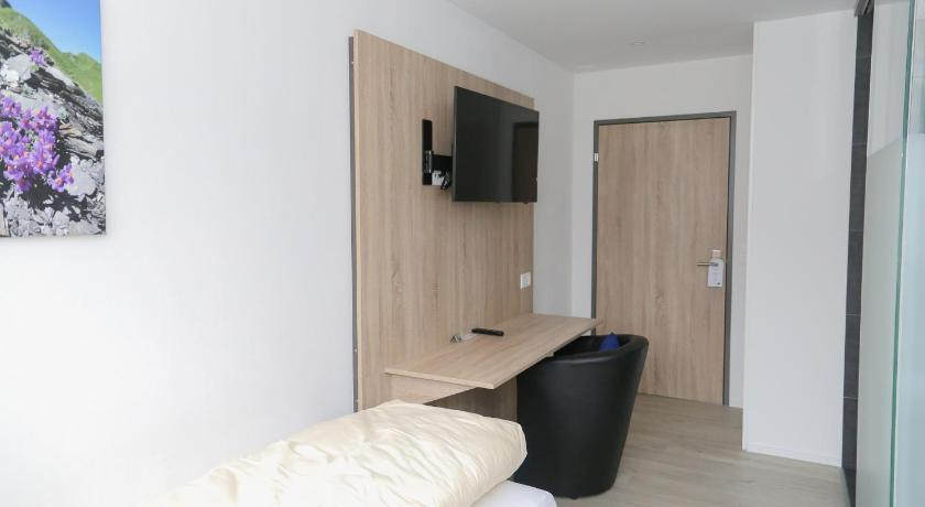 Bedroom 2, Hotel Traube Garni, Aarau