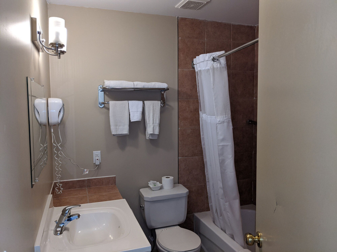 Bathroom 3, Port Motel, Niagara